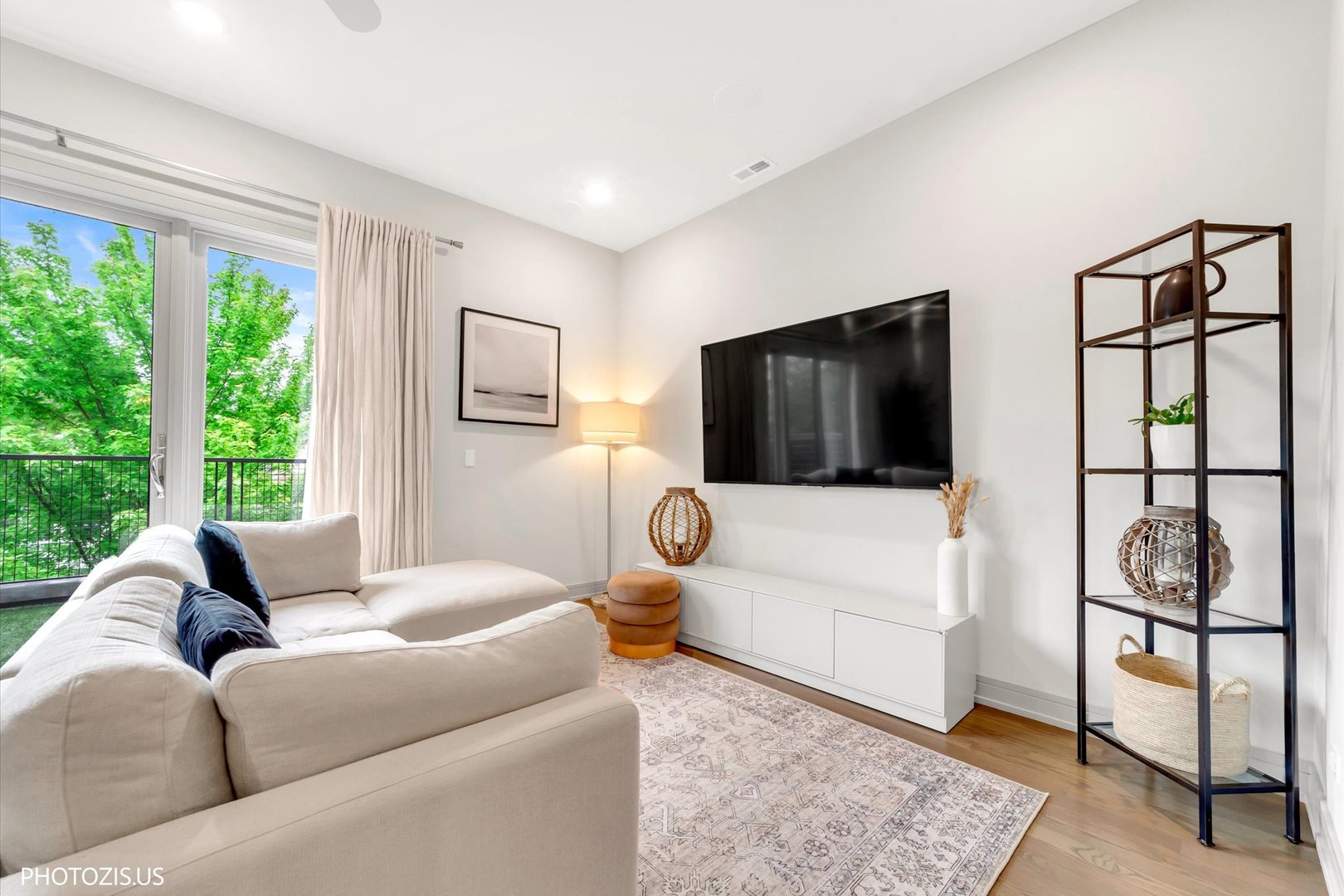 4956 North Western Avenue Chicago IL 60625