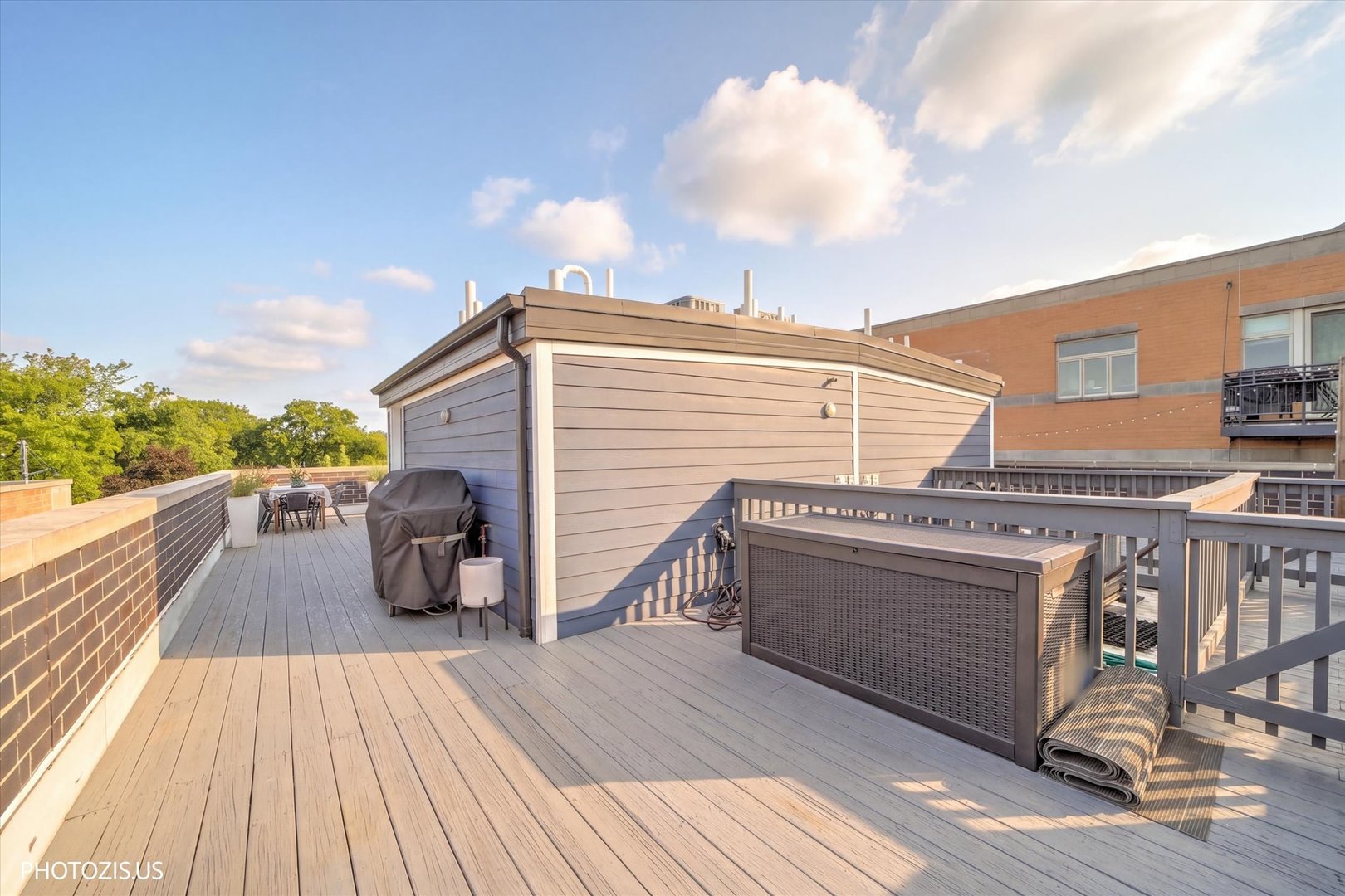 4956 North Western Avenue Chicago IL 60625