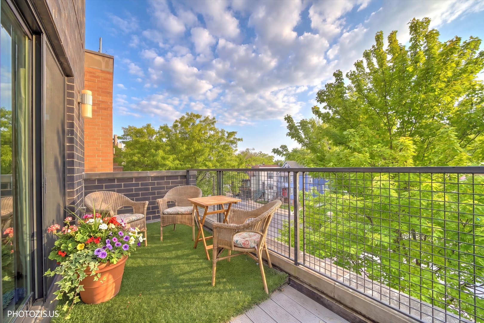 4956 North Western Avenue Chicago IL 60625