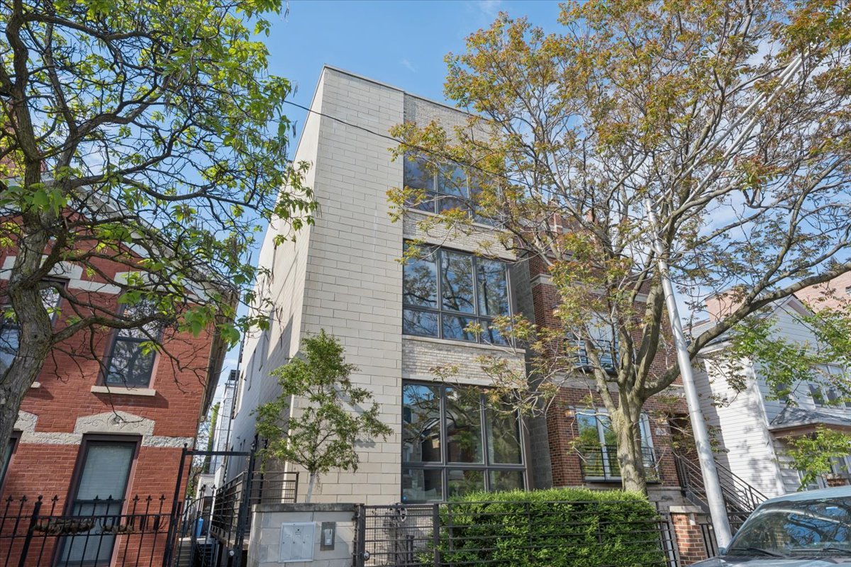 1622 West Julian Street Chicago IL 60622