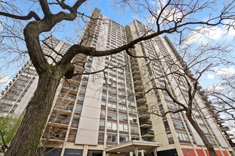 1360 North Sandburg Terrace Chicago IL 60610