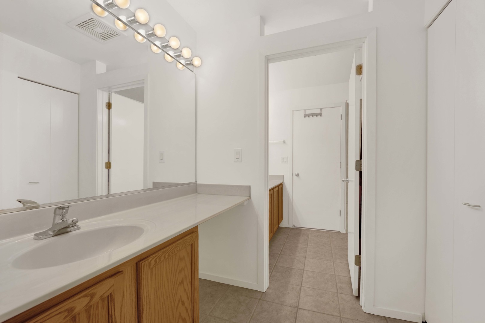 1000 East 53rd Street Chicago IL 60615