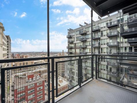 565 West Quincy Street Chicago IL 60661