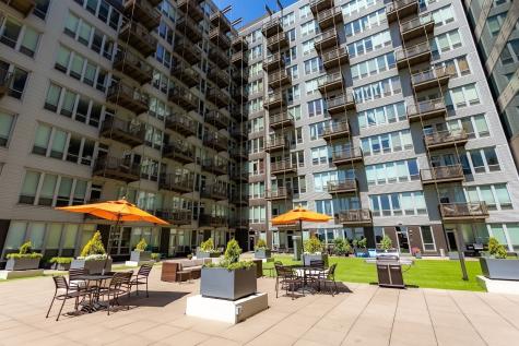 565 West Quincy Street Chicago IL 60661