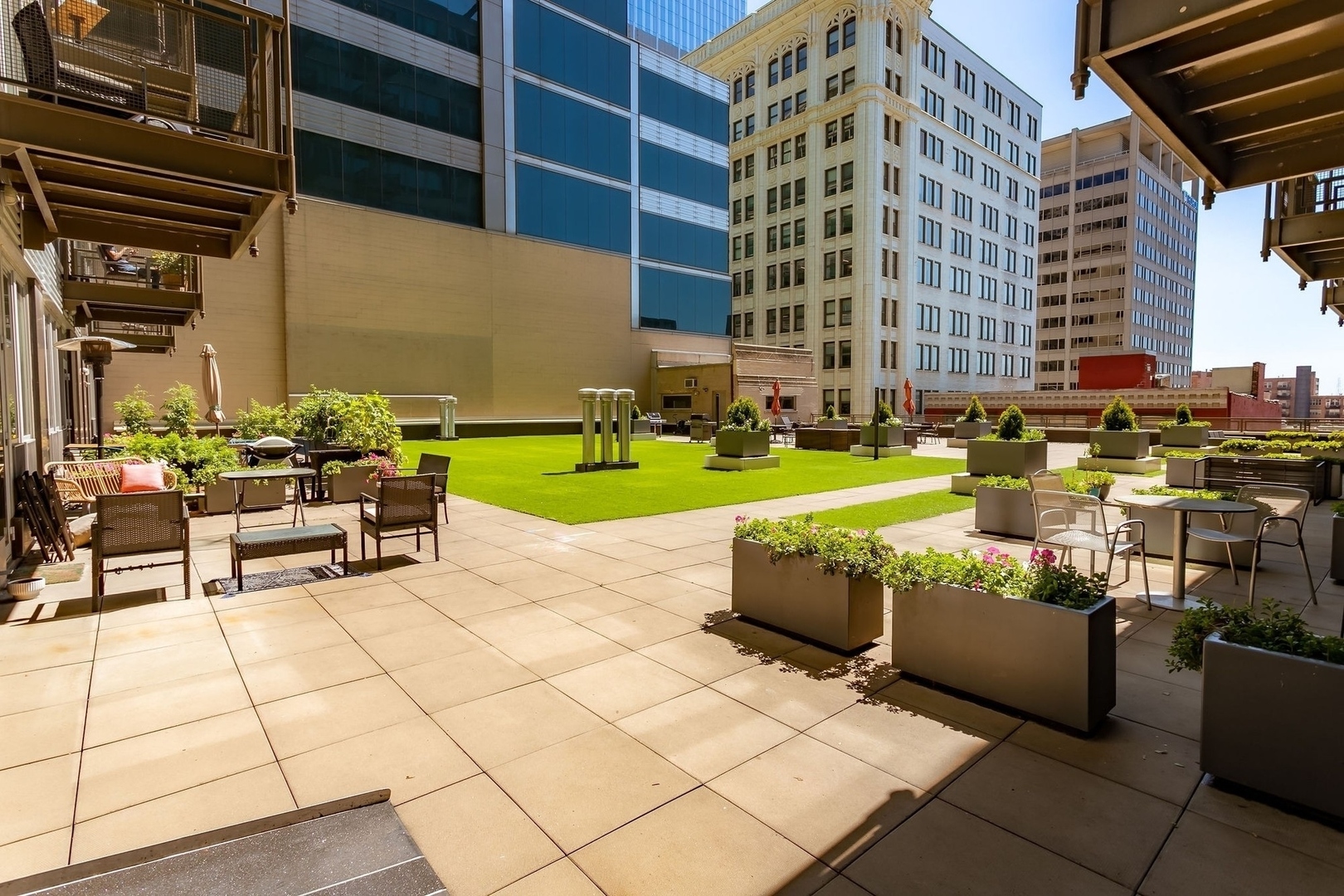 565 West Quincy Street Chicago IL 60661