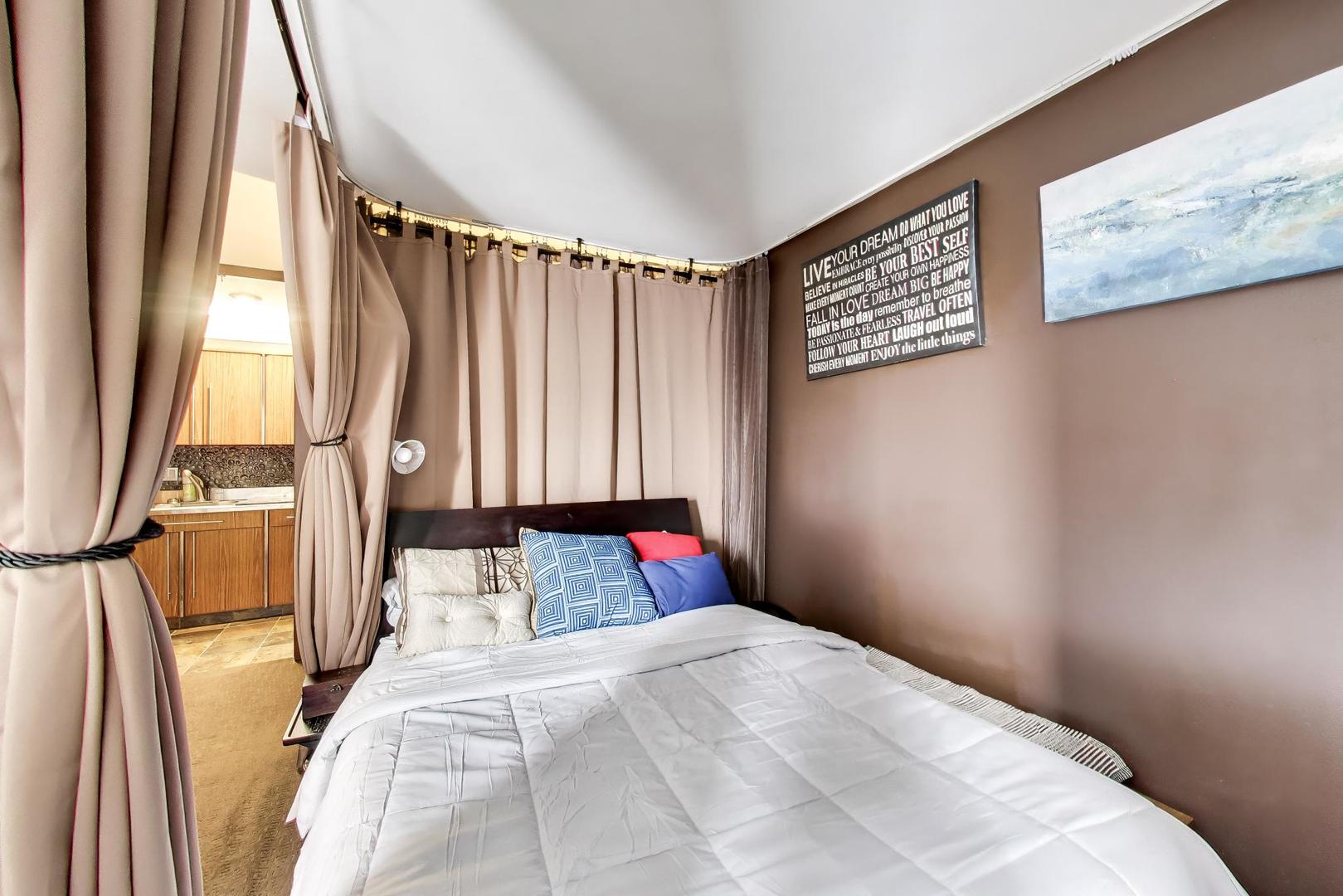 260 East Chestnut Street Chicago IL 60611
