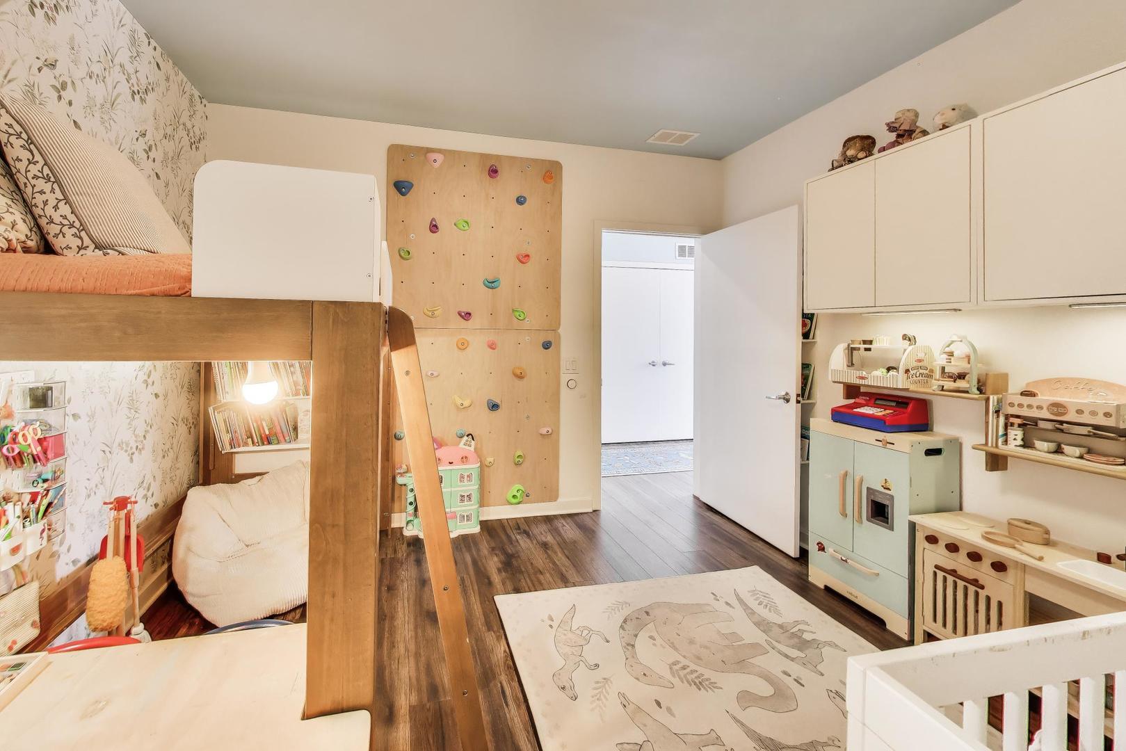 3946 North Ravenswood Avenue Chicago IL 60613