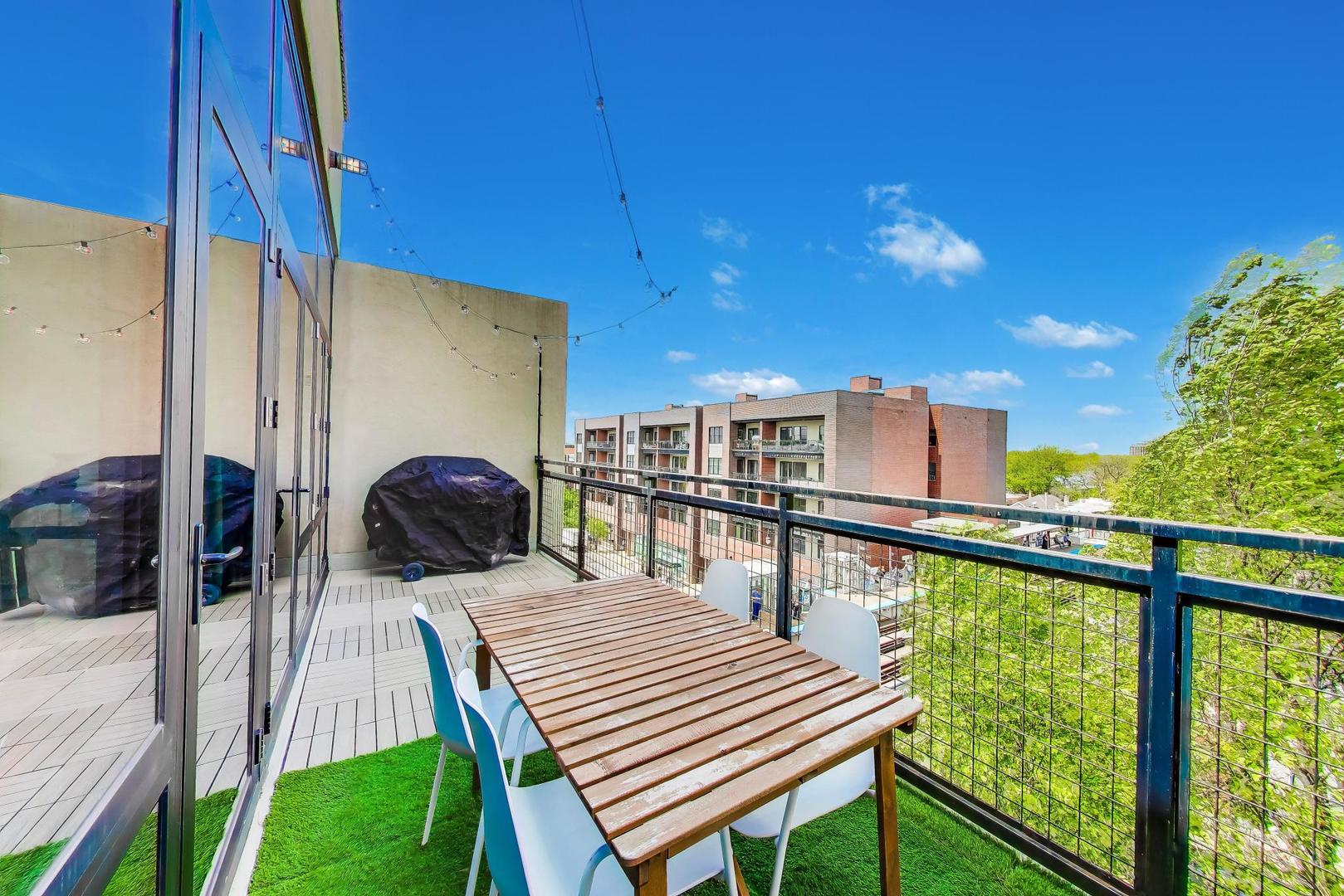 3946 North Ravenswood Avenue Chicago IL 60613