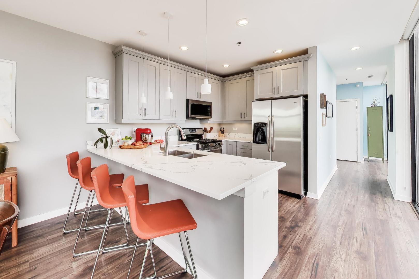 3946 North Ravenswood Avenue Chicago IL 60613