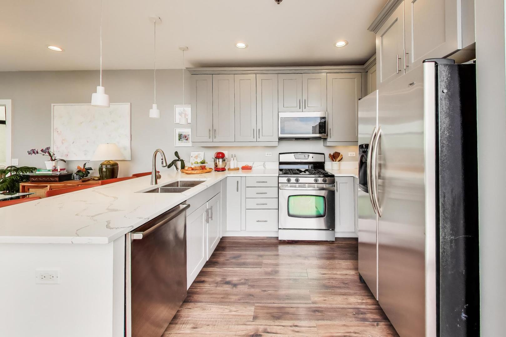 3946 North Ravenswood Avenue Chicago IL 60613