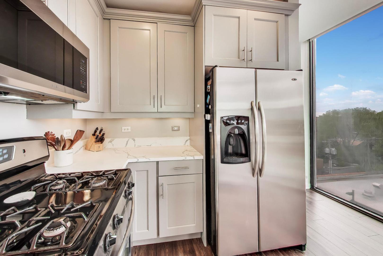 3946 North Ravenswood Avenue Chicago IL 60613