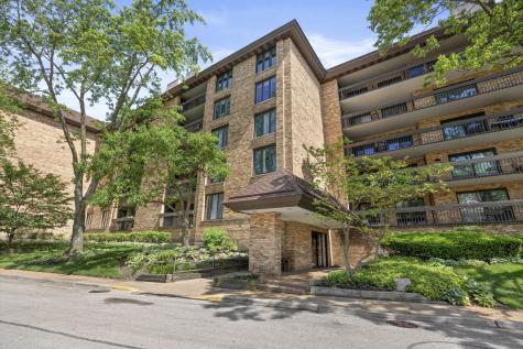 1671 Mission Hills Road Northbrook IL 60062