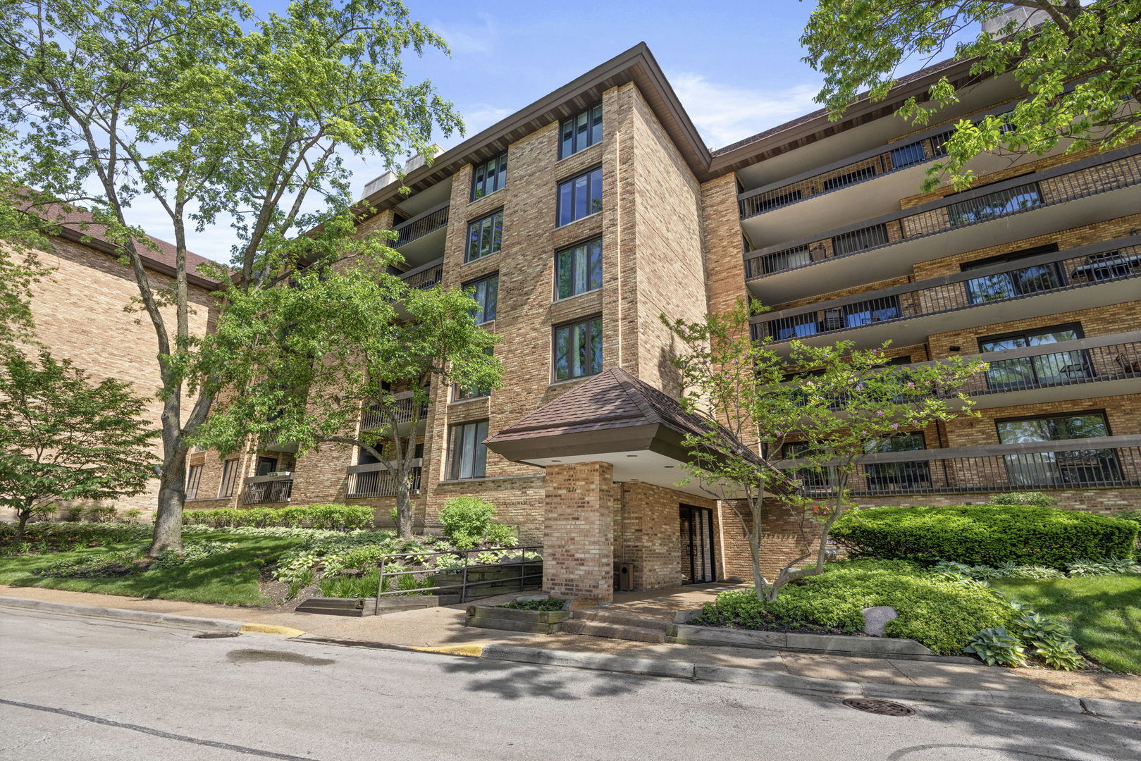 1671 Mission Hills Road Northbrook IL 60062