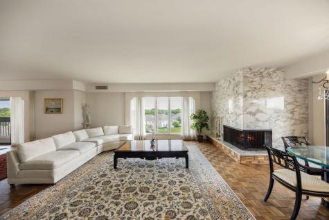 1671 Mission Hills Road Northbrook IL 60062