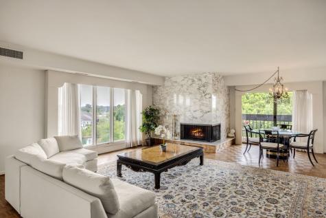 1671 Mission Hills Road Northbrook IL 60062