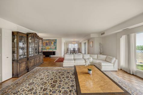 1671 Mission Hills Road Northbrook IL 60062