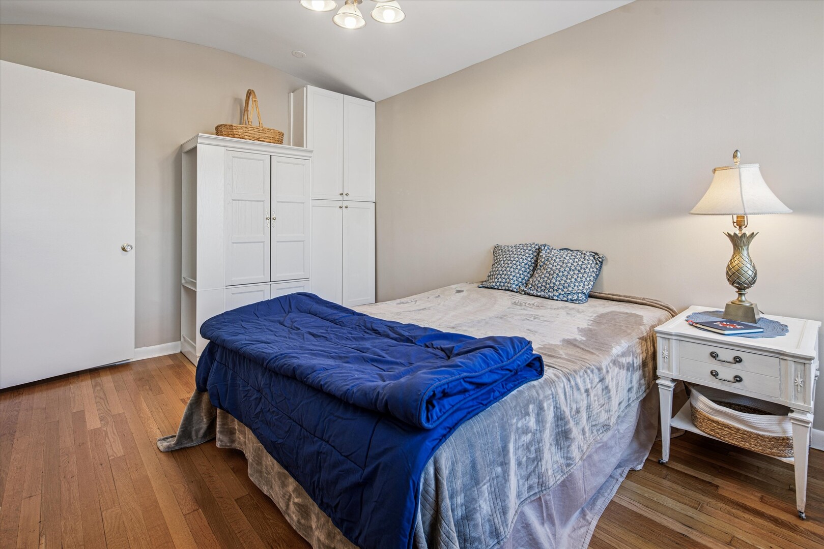 4320 North Clarendon Avenue Chicago IL 60613