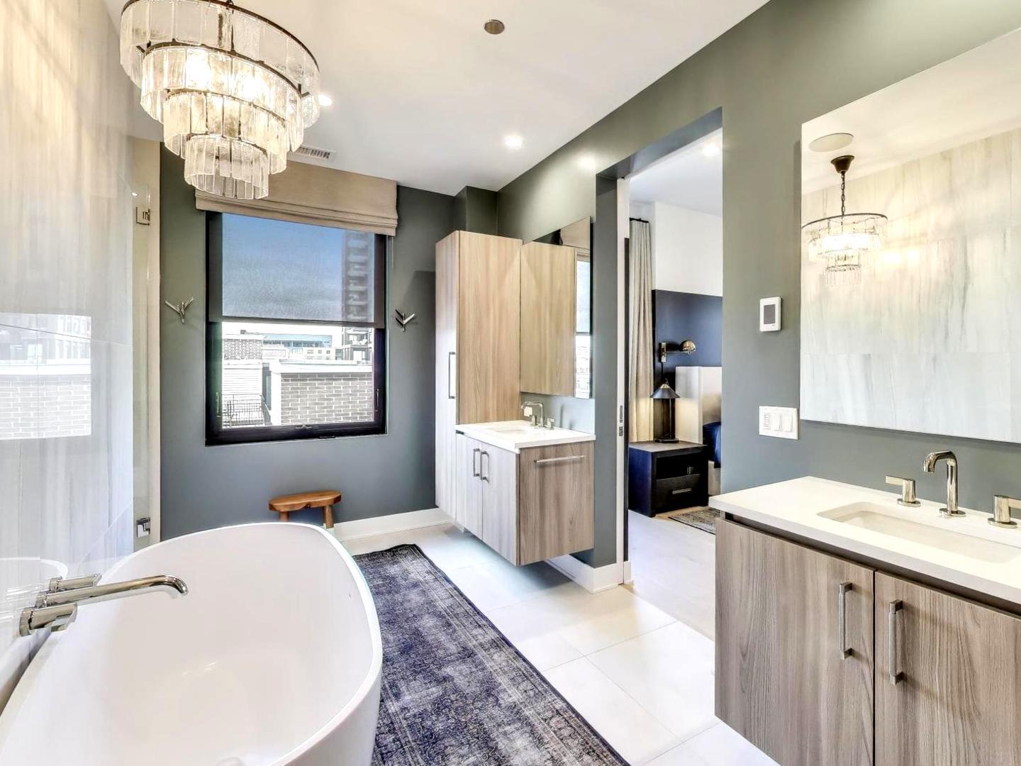 6 North Carpenter Street Chicago IL 60607