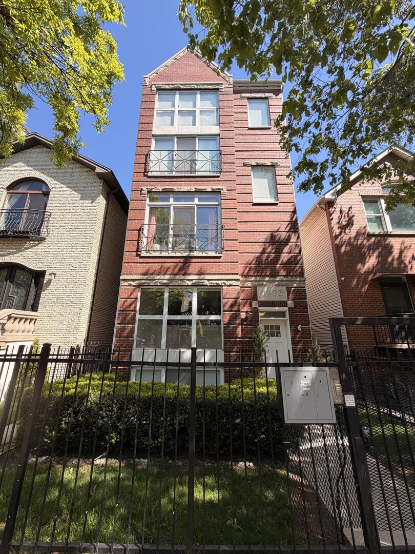 1632 West Erie Street Chicago IL 60622