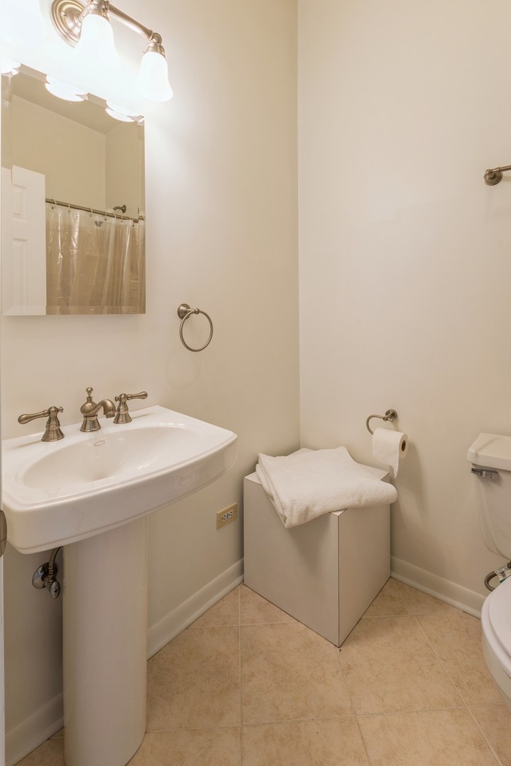 5600 Hillcrest Lane Lisle IL 60532