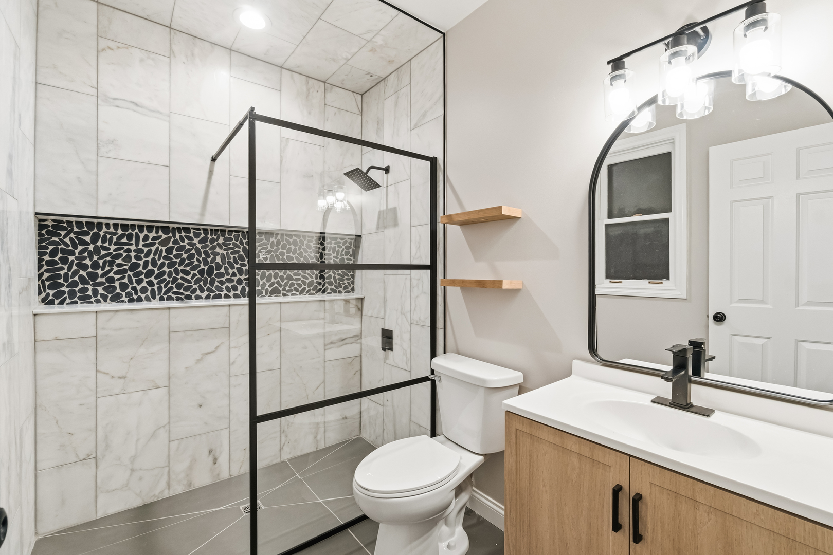 1531 West Oakdale Avenue Chicago IL 60657