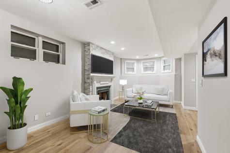 1531 West Oakdale Avenue Chicago IL 60657