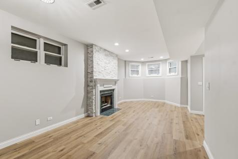 1531 West Oakdale Avenue Chicago IL 60657