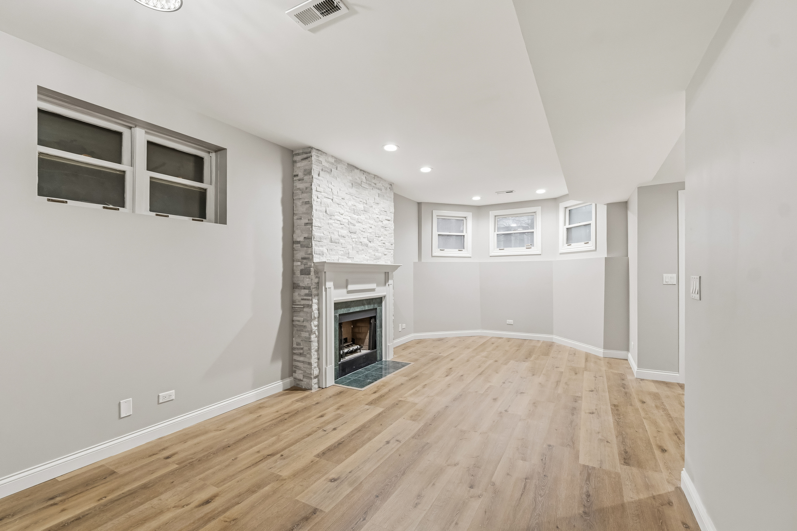1531 West Oakdale Avenue Chicago IL 60657