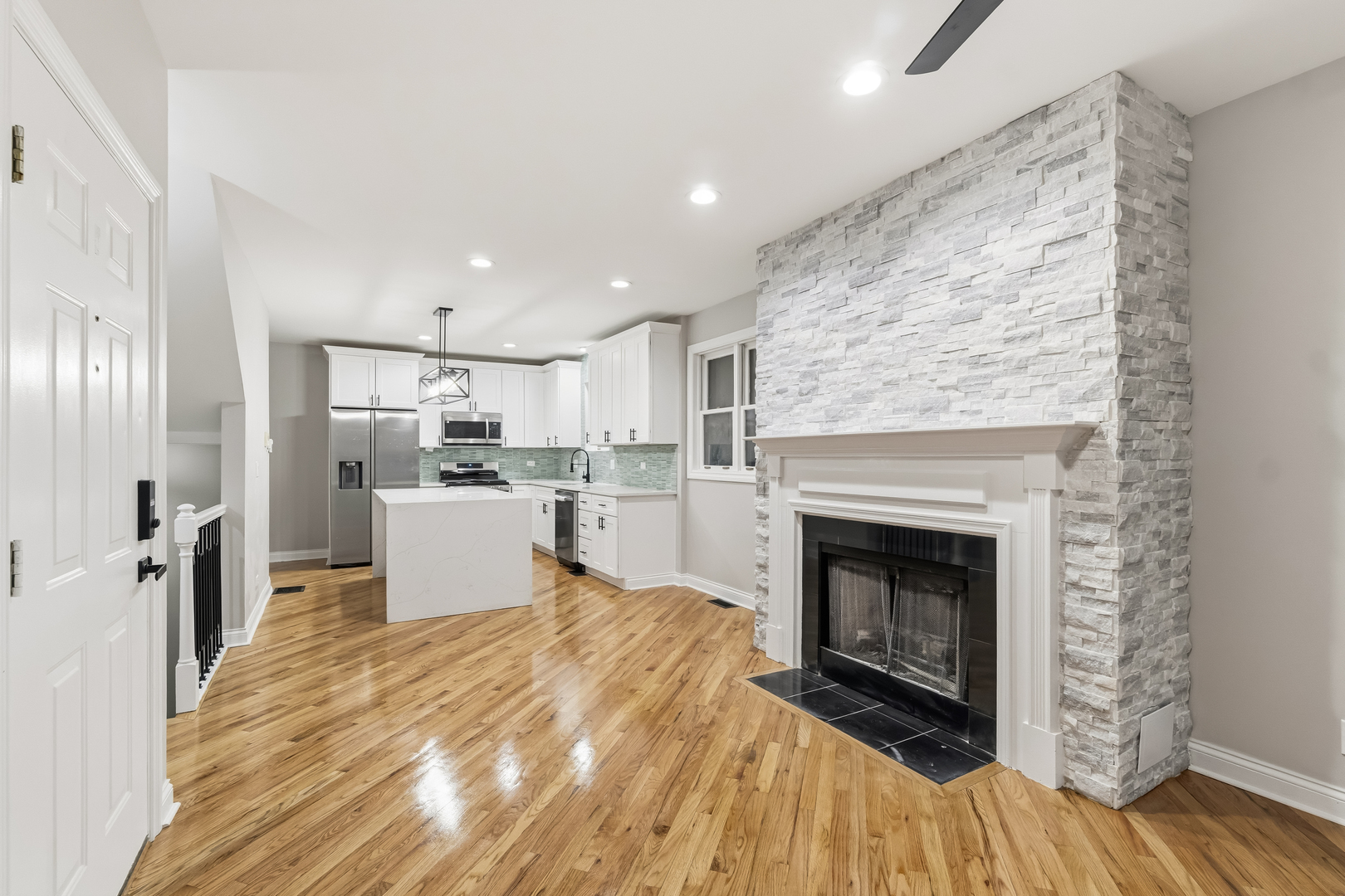 1531 West Oakdale Avenue Chicago IL 60657