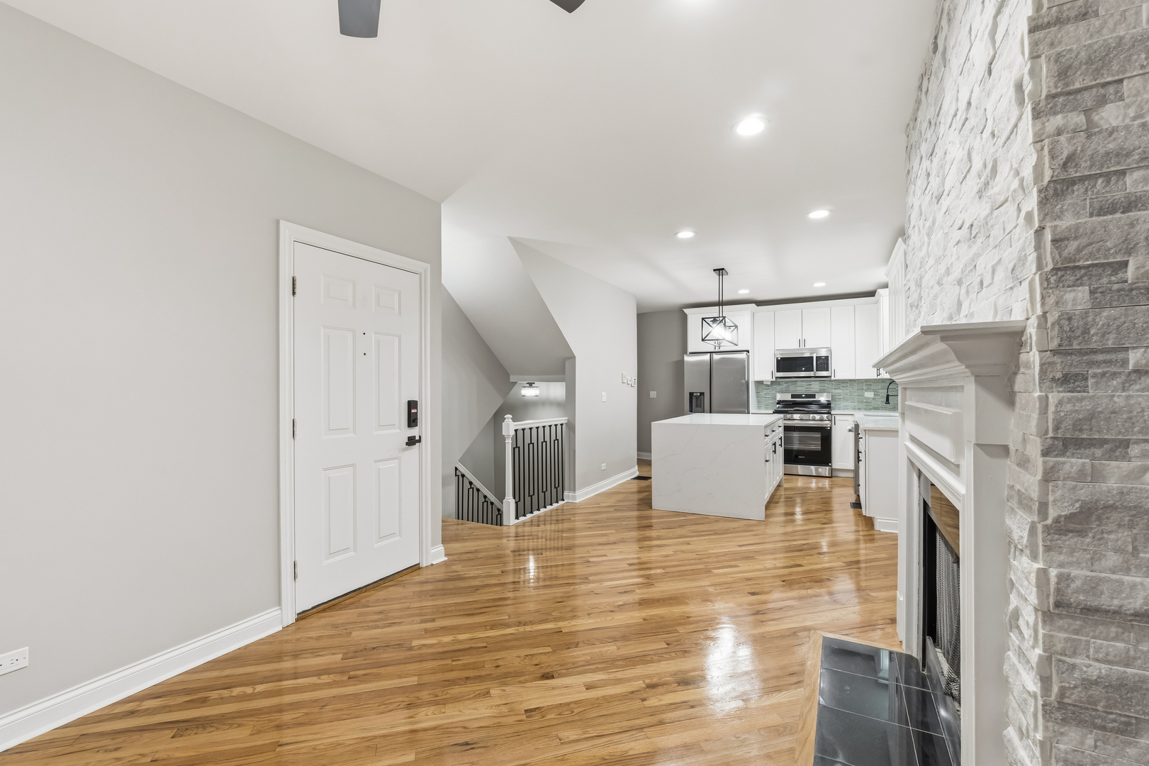 1531 West Oakdale Avenue Chicago IL 60657