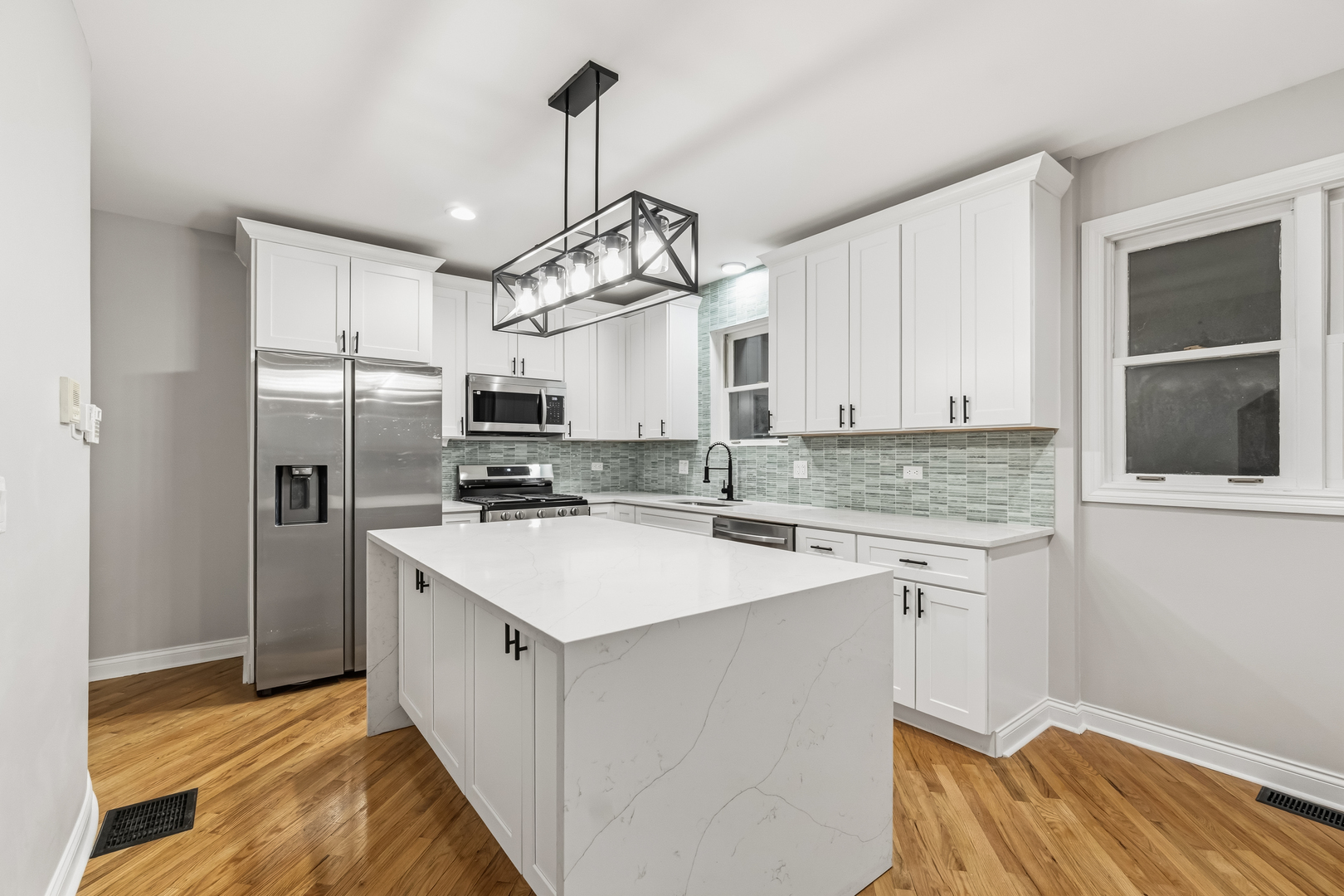 1531 West Oakdale Avenue Chicago IL 60657
