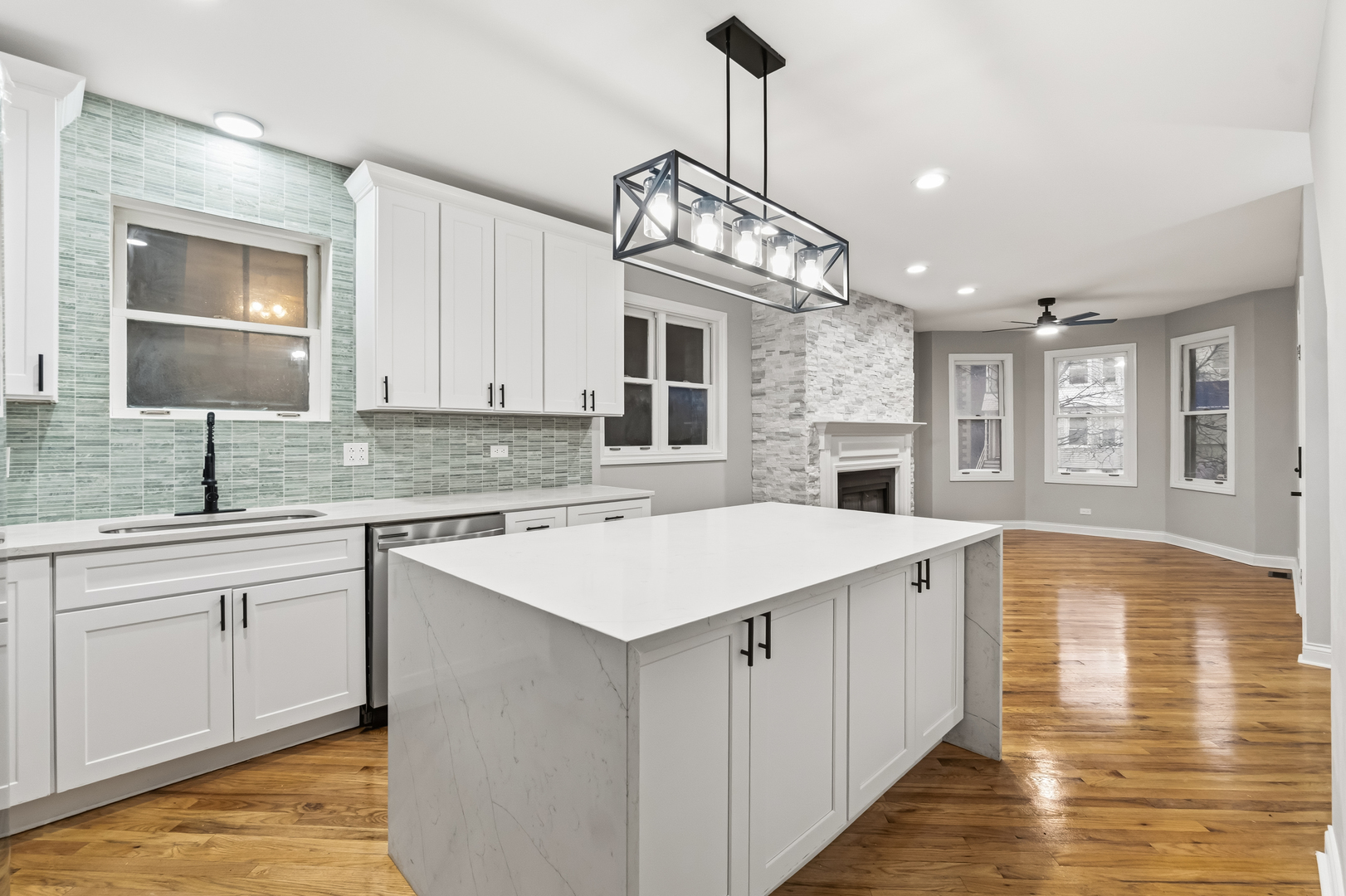 1531 West Oakdale Avenue Chicago IL 60657