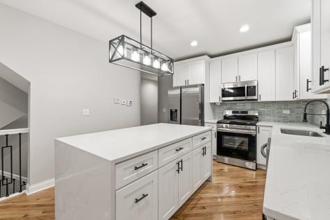 1531 West Oakdale Avenue Chicago IL 60657