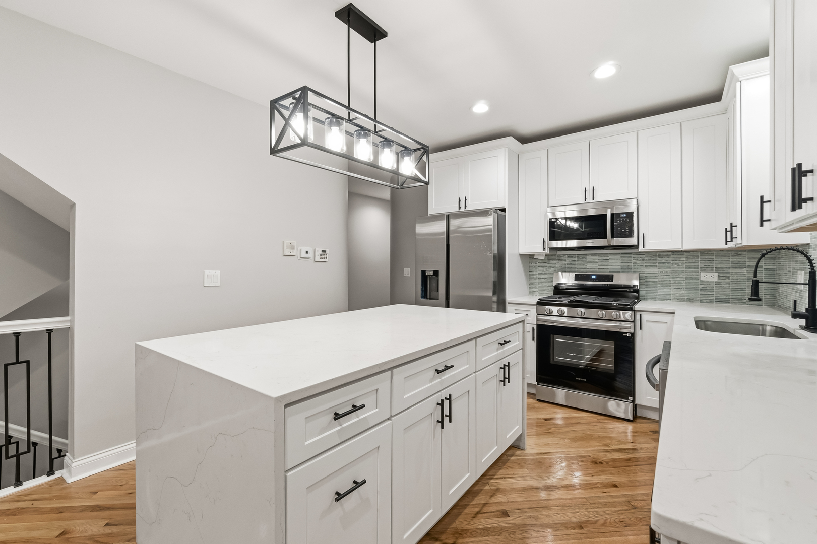 1531 West Oakdale Avenue Chicago IL 60657