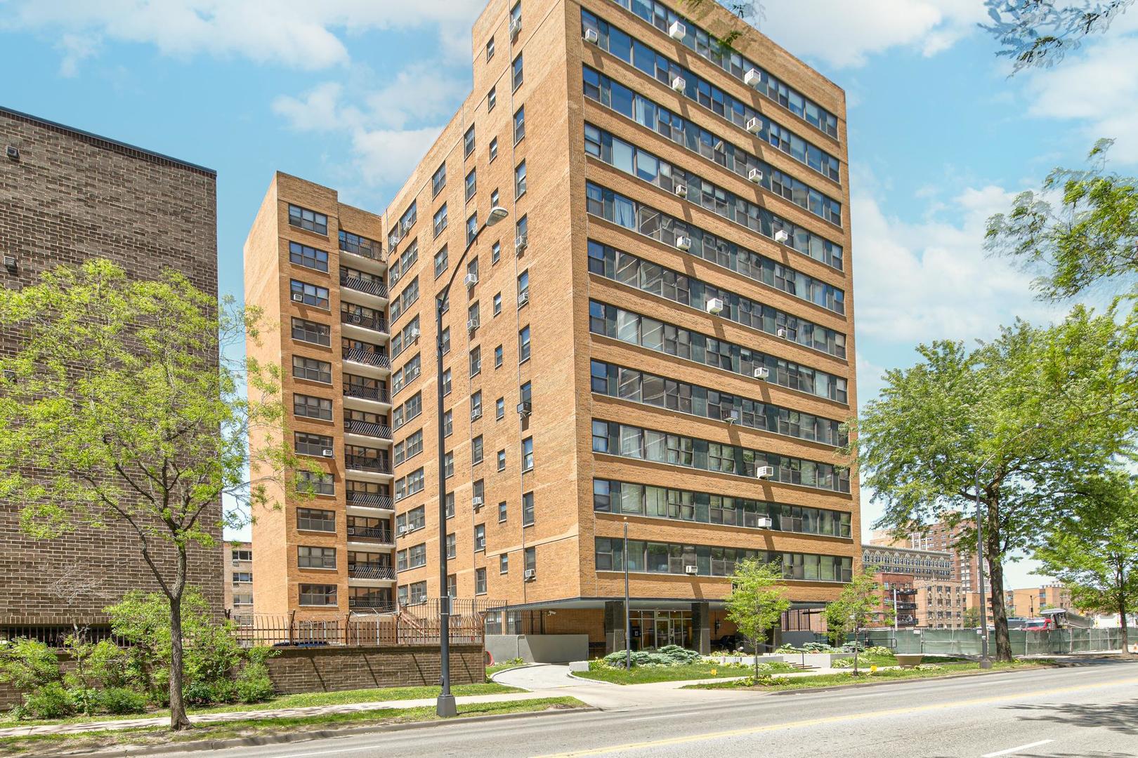 6118 North Sheridan Road Chicago IL 60660