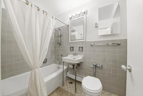 6118 North Sheridan Road Chicago IL 60660