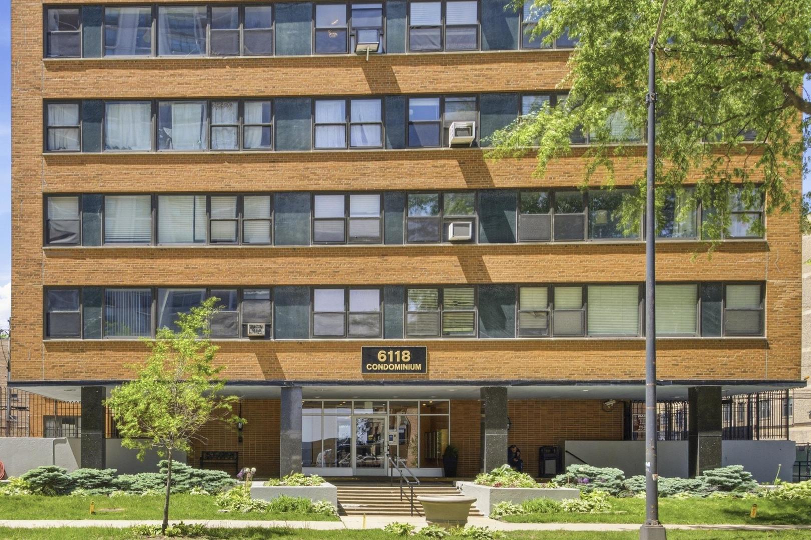 6118 North Sheridan Road Chicago IL 60660