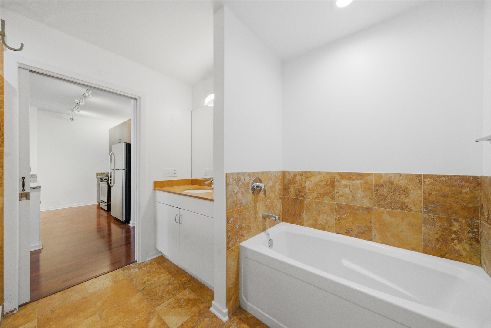 123 South Green Street Chicago IL 60607