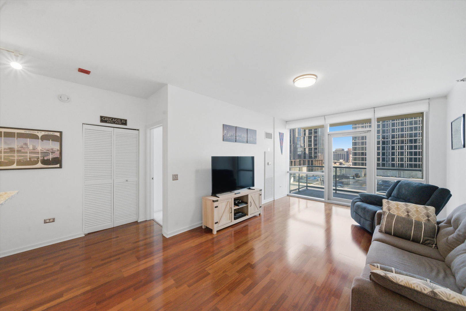 123 South Green Street Chicago IL 60607
