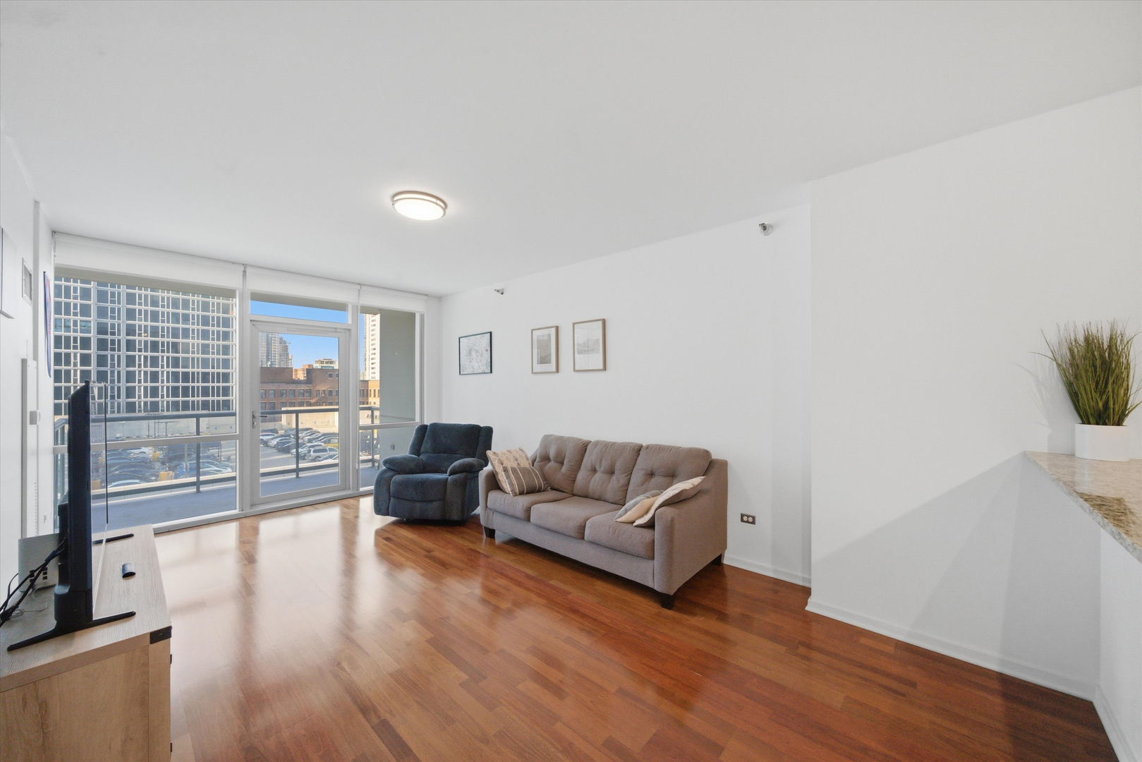 123 South Green Street Chicago IL 60607