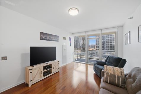 123 South Green Street Chicago IL 60607