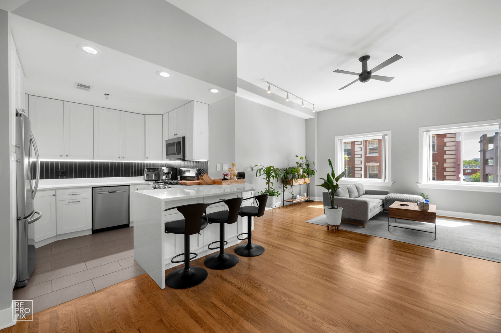 3325 North Lincoln Avenue Chicago IL 60657