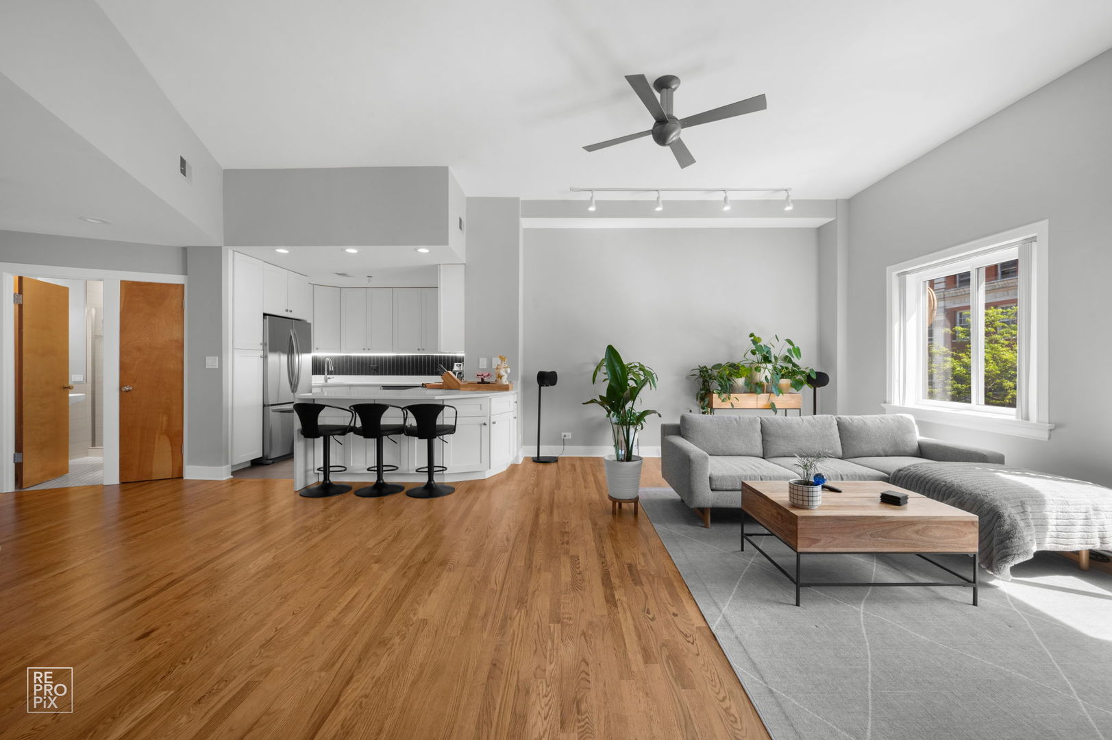 3325 North Lincoln Avenue Chicago IL 60657