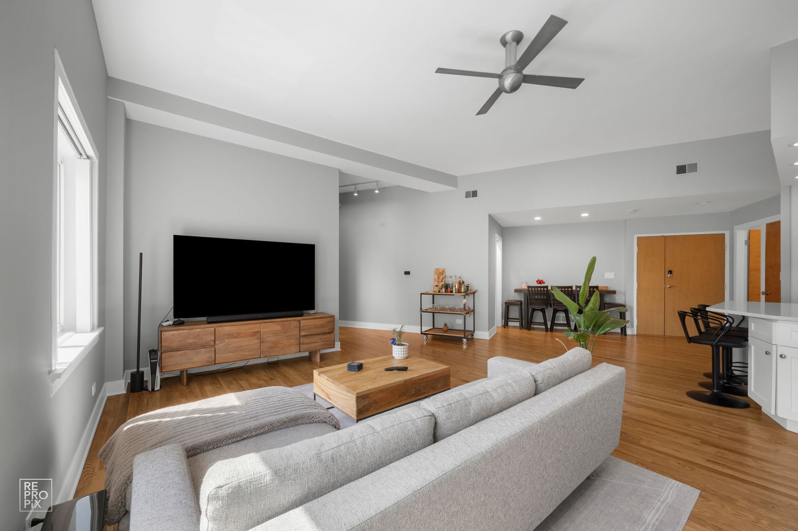 3325 North Lincoln Avenue Chicago IL 60657