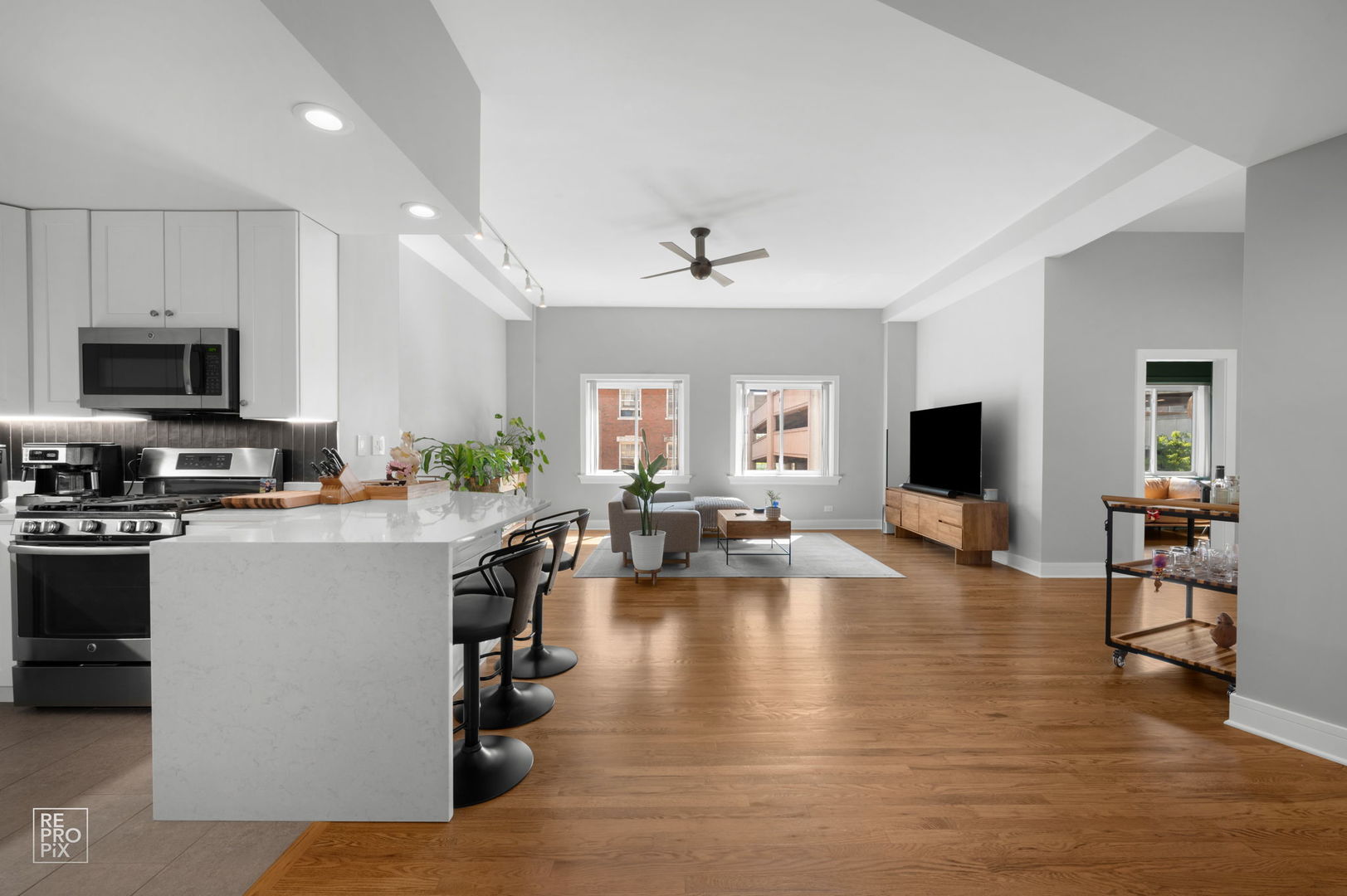 3325 North Lincoln Avenue Chicago IL 60657