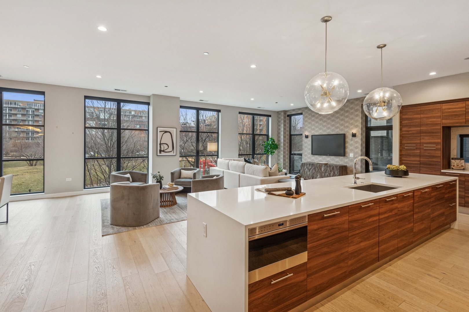 123 South Peoria Street Chicago IL 60607