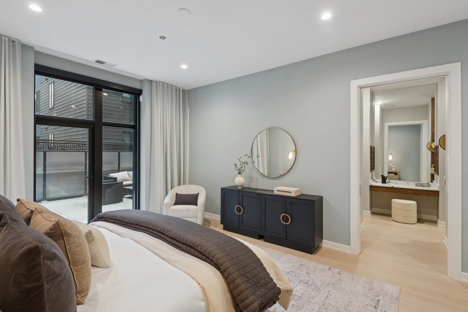 123 South Peoria Street Chicago IL 60607