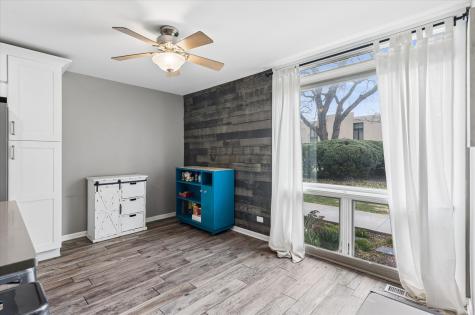 20 Oak Tree Court Elmhurst IL 60126