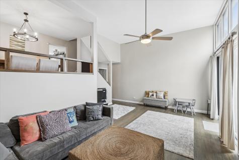 20 Oak Tree Court Elmhurst IL 60126