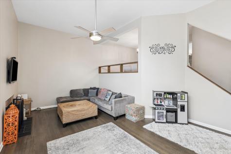 20 Oak Tree Court Elmhurst IL 60126